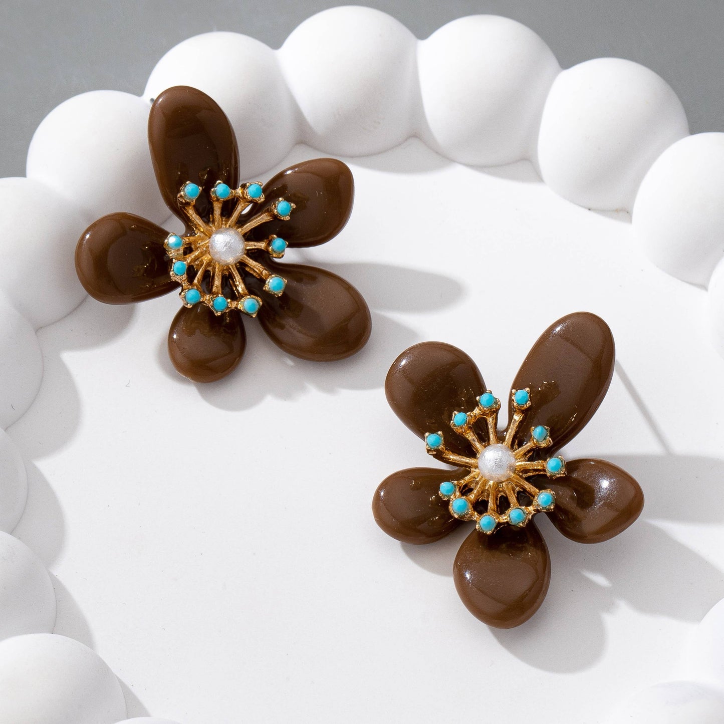RESIN VINTAGE FLORAL GOLD EARRINGS