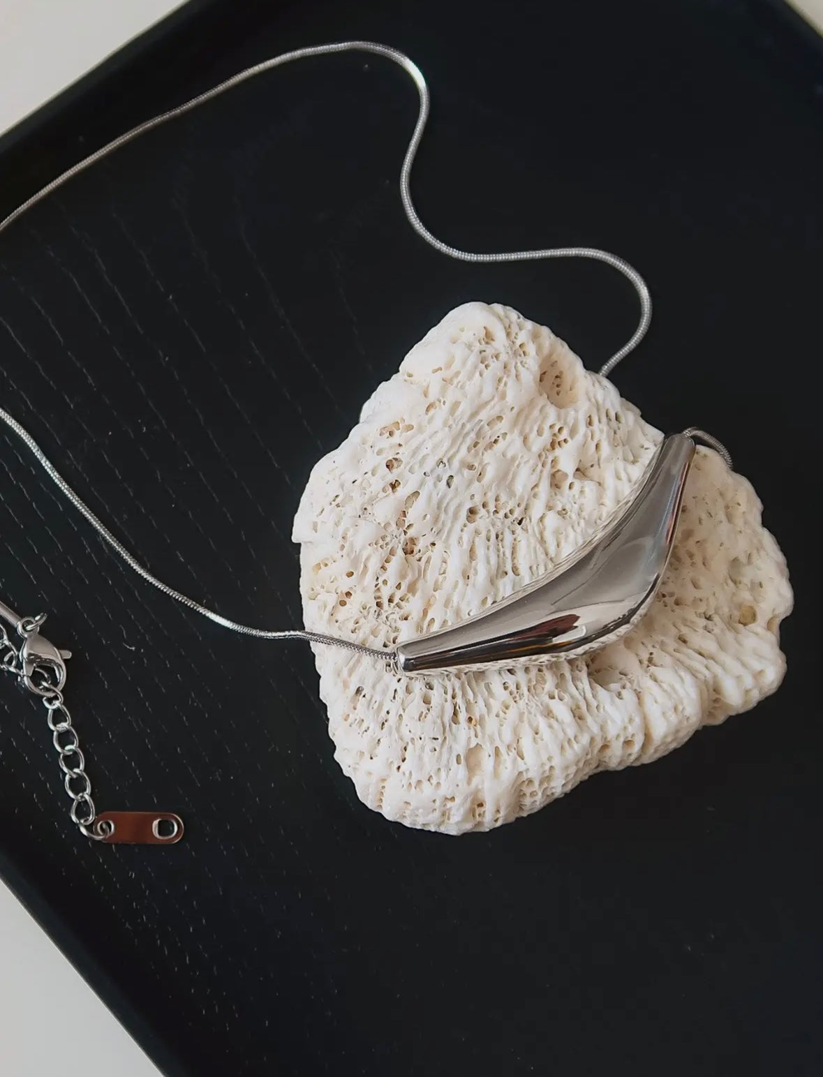 Cendre 18K Gold Non-Tarnish Curve
Sweater Necklace