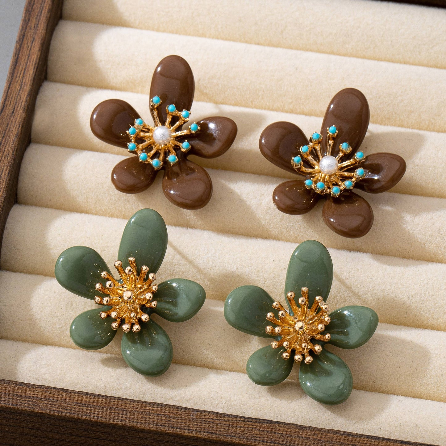 RESIN VINTAGE FLORAL GOLD EARRINGS