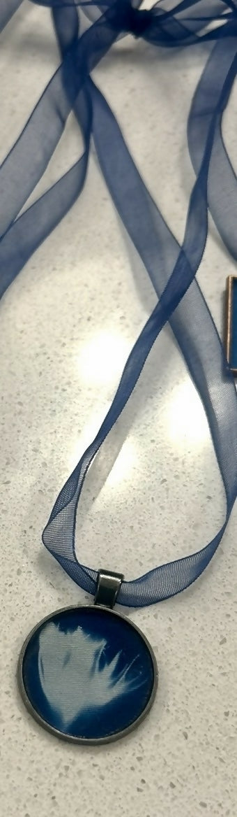 Iris Circle Ribbon Necklace