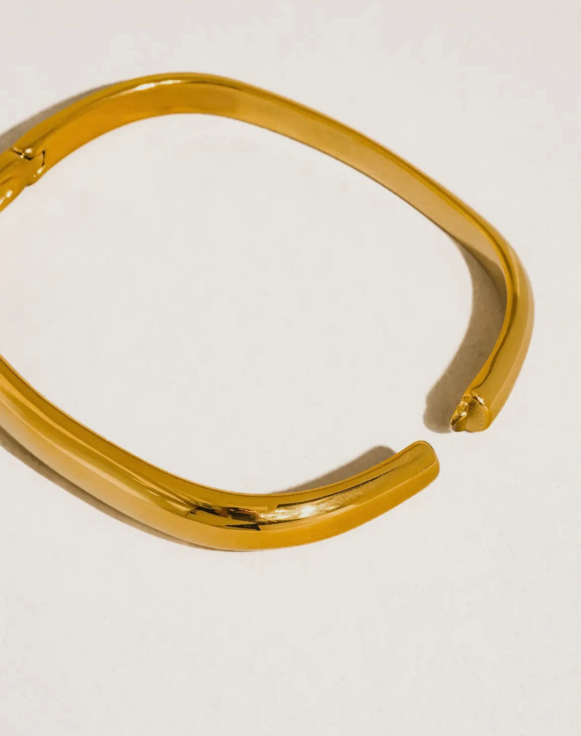 Renzi 18K Gold Non-Tarnish
Classic Bangle