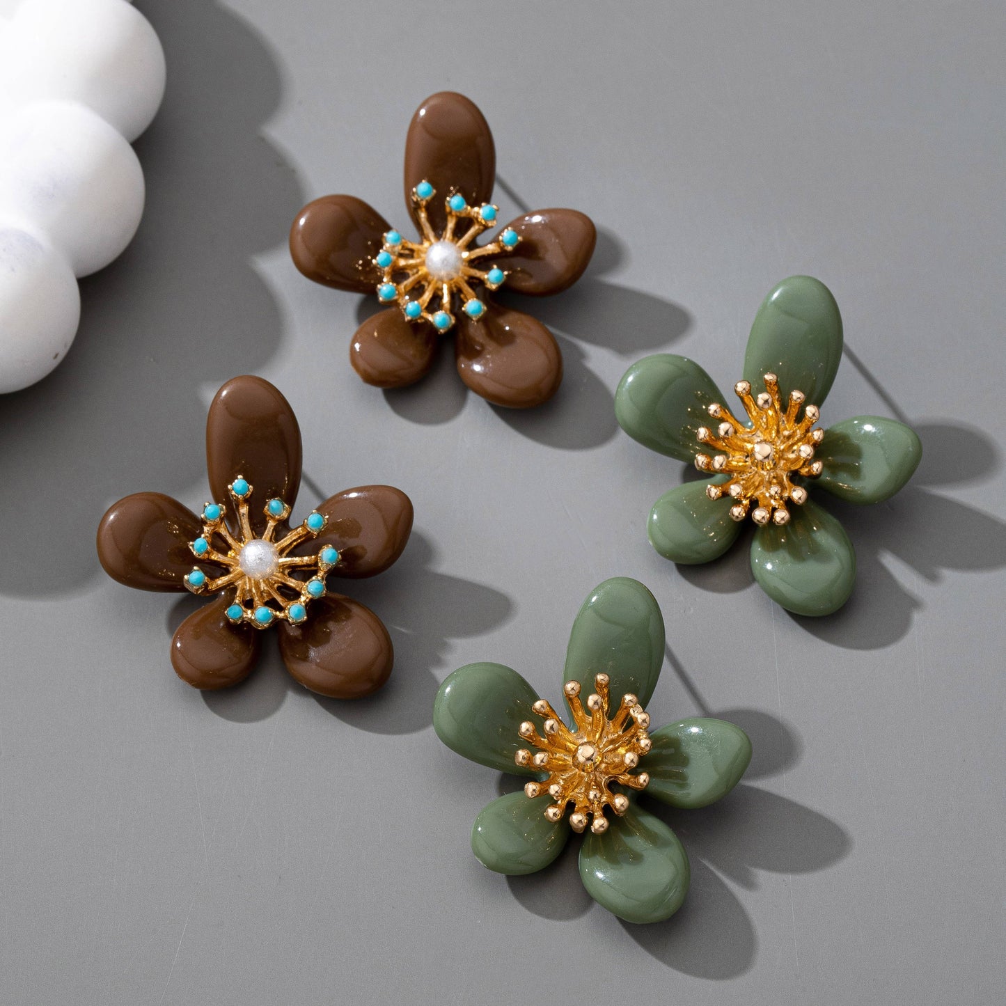 RESIN VINTAGE FLORAL GOLD EARRINGS