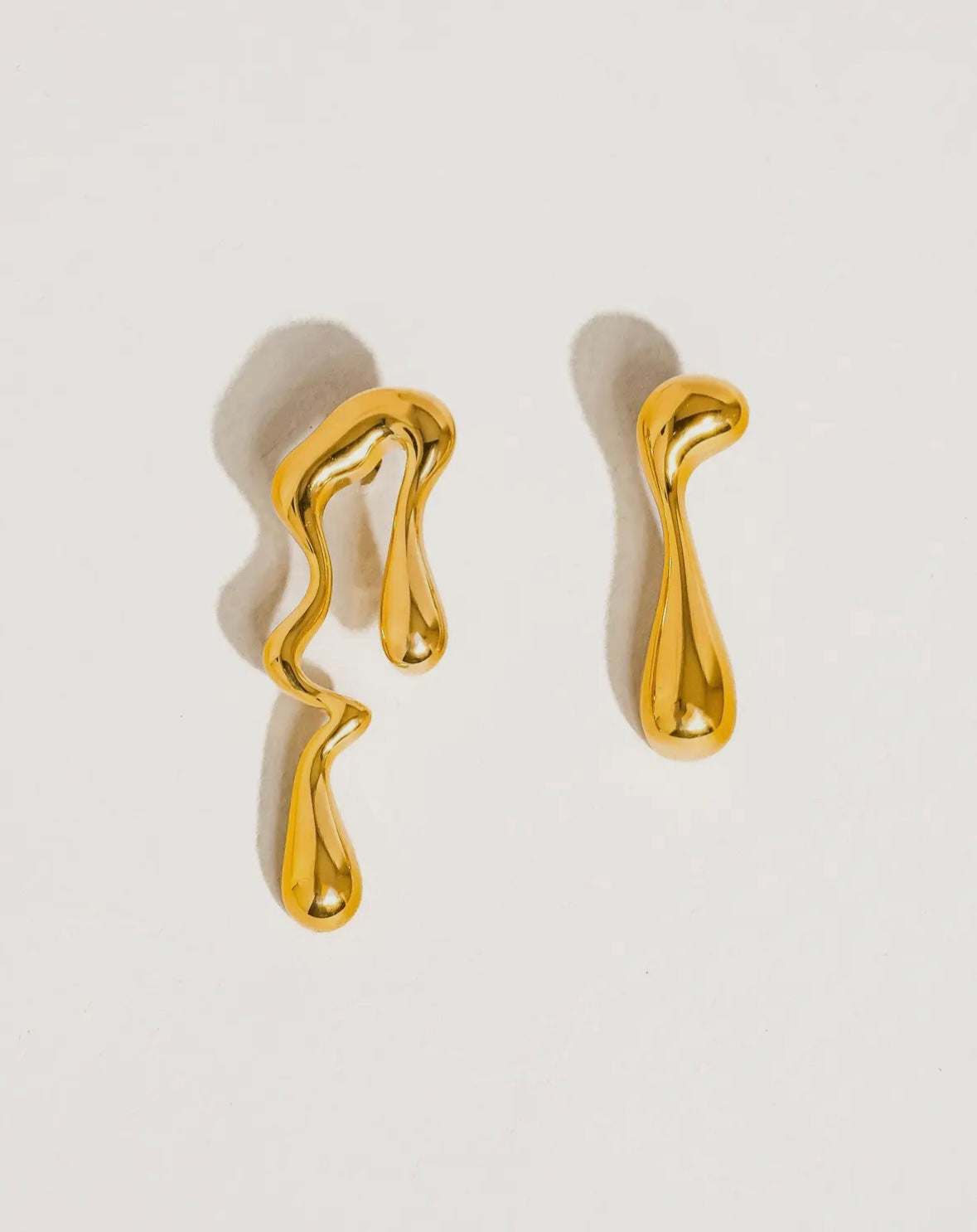 Roma 18K Gold Non-Tarnish
Mismatch Melted Earring