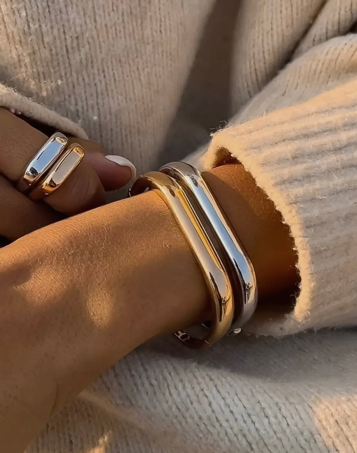 Renzi 18K Gold Non-Tarnish
Classic Bangle