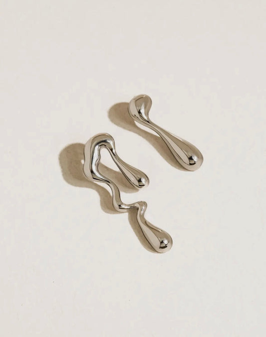 Roma 18K Gold Non-Tarnish
Mismatch Melted Earring